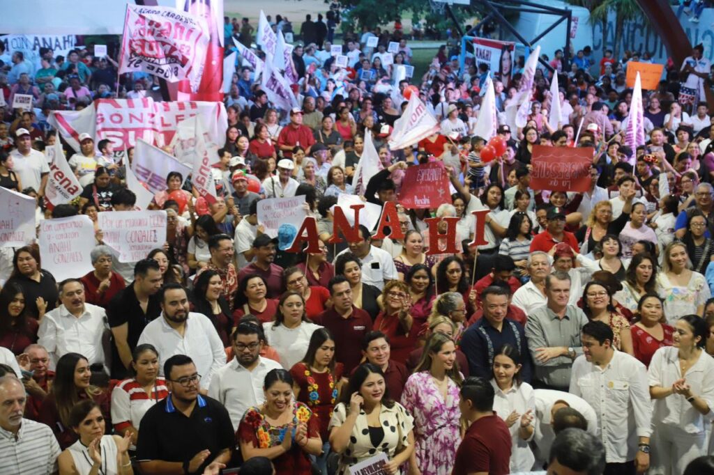 Anahí Gonzalez en su informe de Gobierno en Quintana Roo